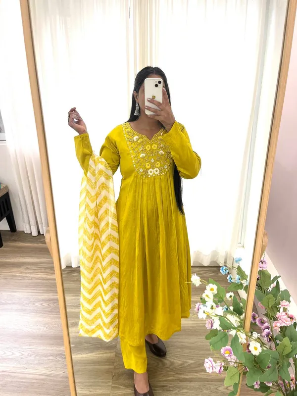 Yellow_Pure_Viscose_Muslin_Silk_Handwork_Kurta_Set_With_Bottom_And_Dupatta