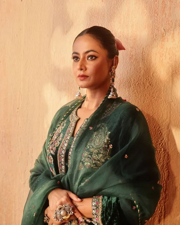 Green_Viscose_Velvet_Fully_Embroidered_Salwar_Suit_With_Duaptta