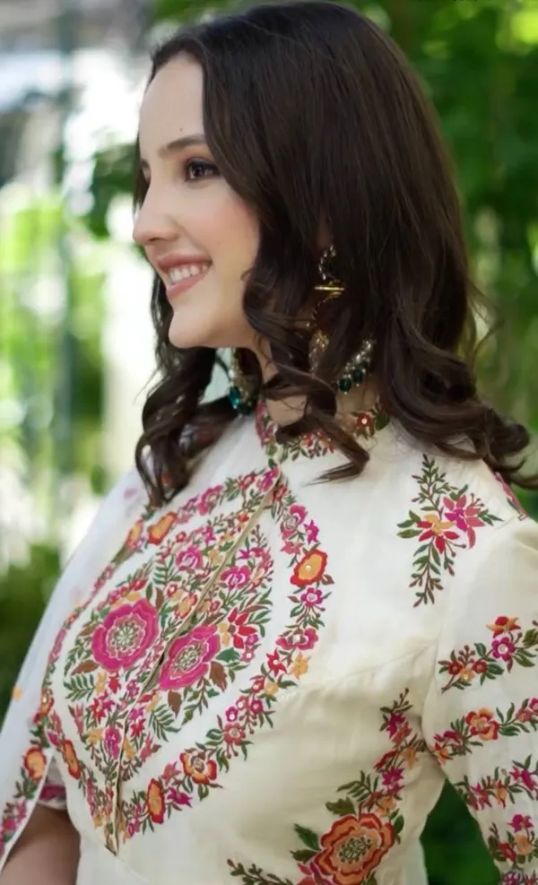 White_Attractive_Party_Wear_Faux_Georgette_Embroidered_Kurti_Set_With_Dupatta