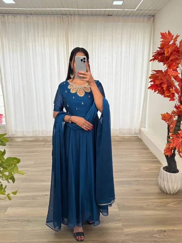 New_Party_Wear_Look_Black_Rangoli_Georgette_Dual-Tone_Heavy_Quality_Gown_With_Dupatta