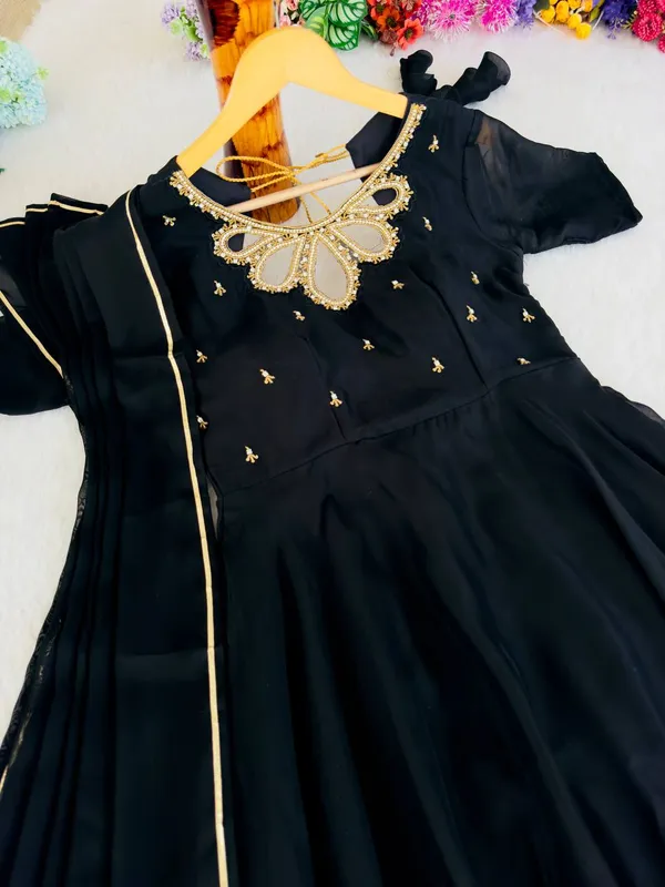 New_Party_Wear_Look_Black_Rangoli_Georgette_Dual-Tone_Heavy_Quality_Gown_With_Dupatta