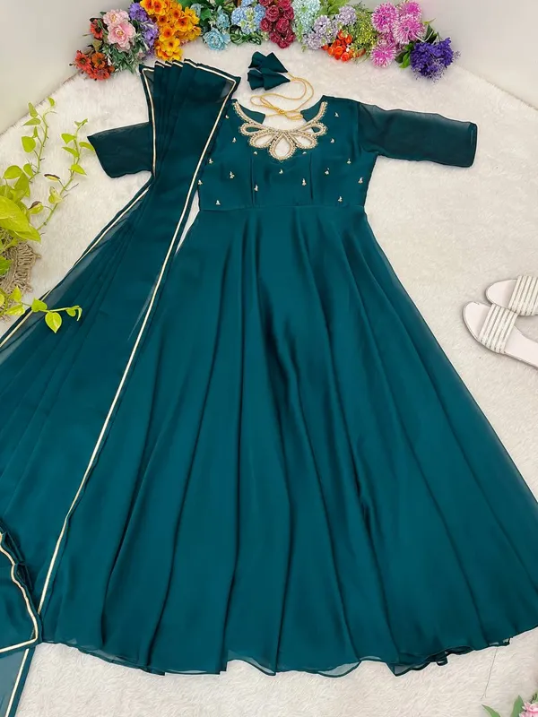 New_Party_Wear_Look_Black_Rangoli_Georgette_Dual-Tone_Heavy_Quality_Gown_With_Dupatta