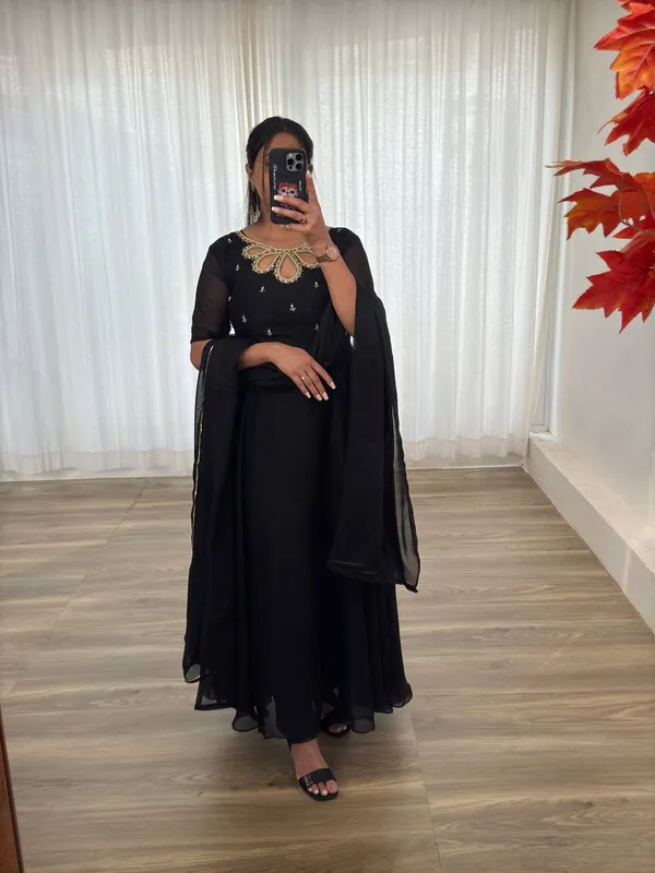 New_Party_Wear_Look_Black_Rangoli_Georgette_Dual-Tone_Heavy_Quality_Gown_With_Dupatta