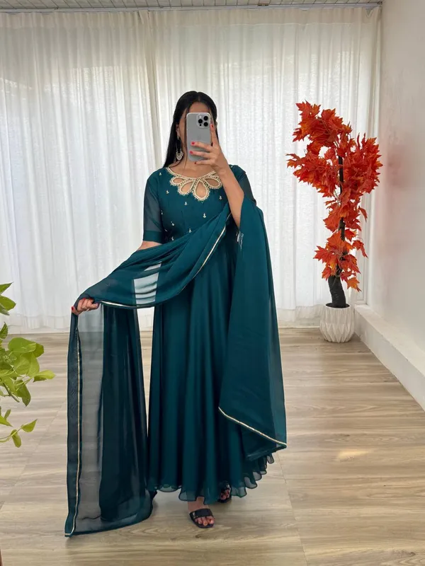 New_Party_Wear_Look_Black_Rangoli_Georgette_Dual-Tone_Heavy_Quality_Gown_With_Dupatta