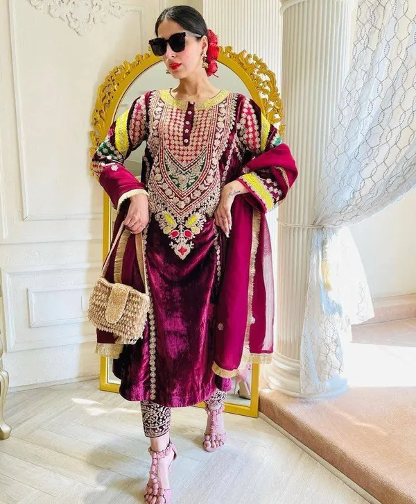 Purple_Viscose_Velvet_Fully_Embroidered_Salwar_Suit_With_Dupatta