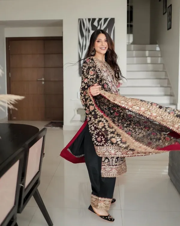 Black_Georgette_Coding_Sequence_Embroidered_Salwar_Suit_Wit_Dupatta