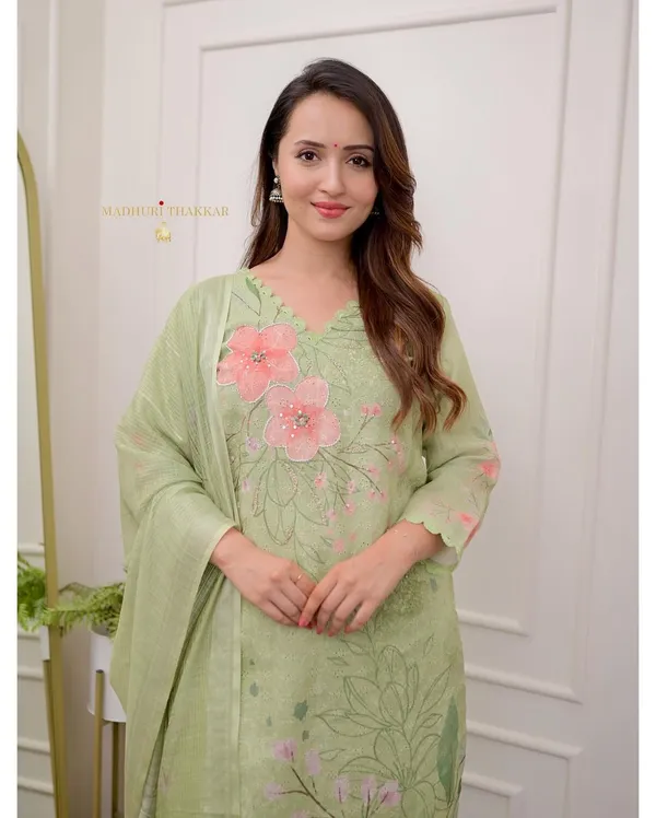 Green_Moti_Handwork_Floral_Digital_Printed_Shifli_Kurti_Set_With_Dupatta