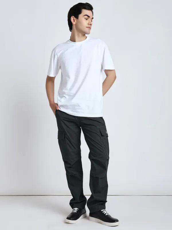 Sophisticated_Green_Cotton_Premium_&_Comfortable_Cargo_Pant_For_Men