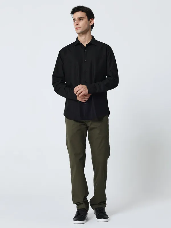 Olive_Cotton_Premium_&_Comfortable_Trousers_For_Men