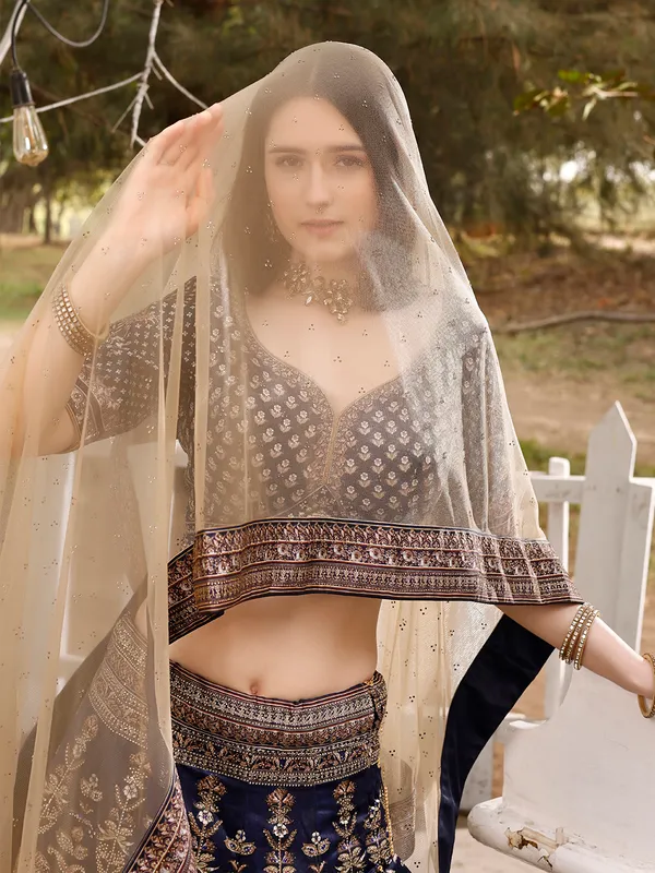 LEHENGA_CHOLI_SET