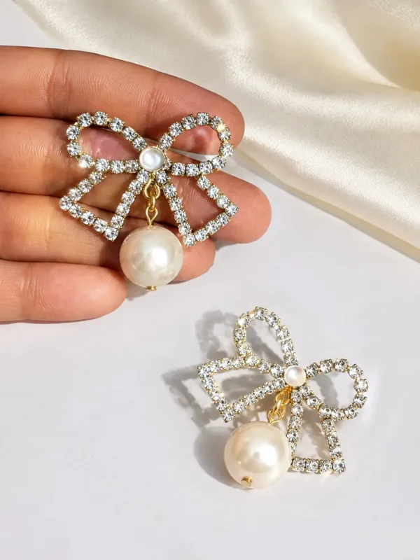 Elegant_Bow_Shape_Pearl_Brooch_with_Crystal_Stones_|_Women’s_Stylish_Decorative_Brooch