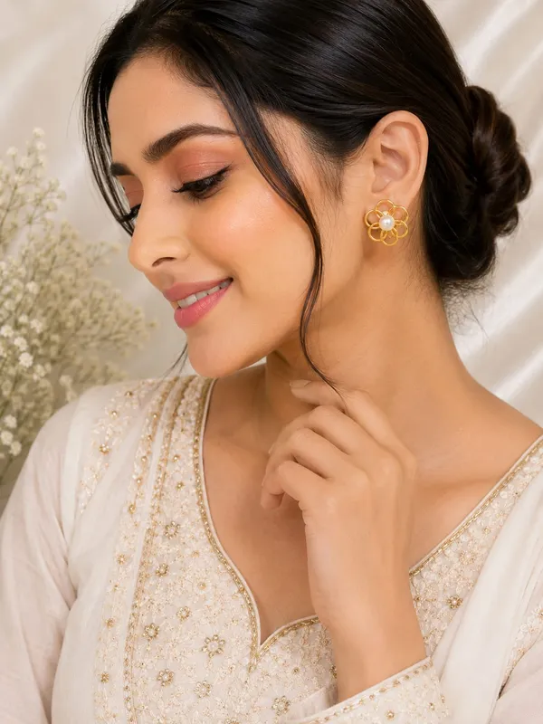 Elegant_Gold_Flower_Pearl_Stud_Earrings_for_Women_|_Floral_Design_Party_Wear_Earrings_|_Stylish_Ethnic_Jewellery