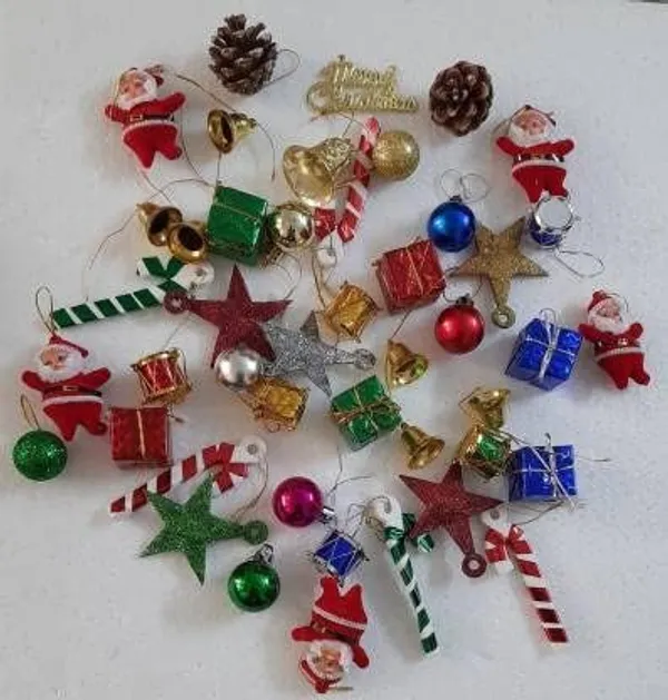 Table_Top_2ft_Mini_Christmas_Tree,_24"_Tabletop_Christmas_Tree_with_Decoration_Kit_and_Small_Decoration,_Mini_Artificial_Christmas_Tree_for_Tabletop_Decorations
