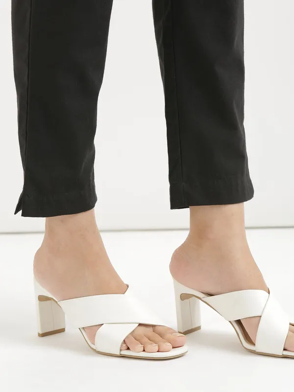 Urban_Chic_High-Waist_Black_Trouser