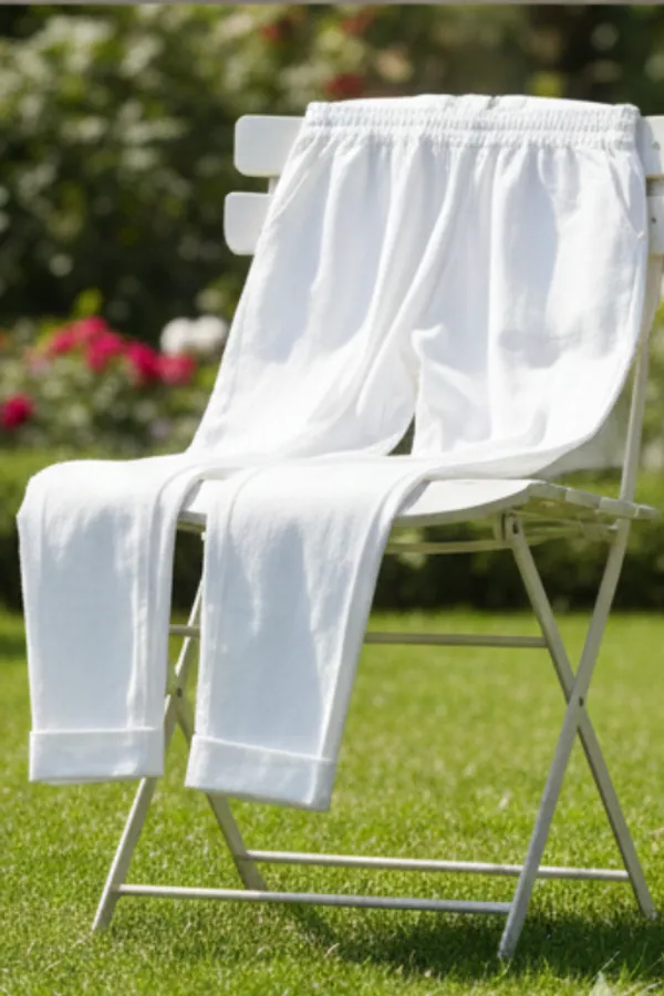 Urban_Chic_High-Waist_White_Trouser