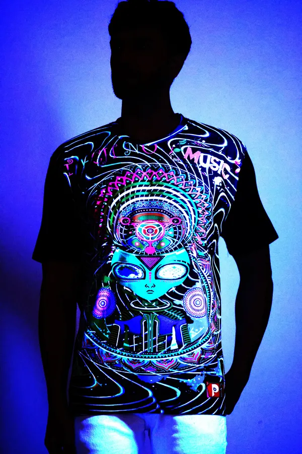 DJ_TECHNO_ALIEN_|_UV_Glow_Design_|_UNISEX_T-SHIRT-_210_GSM_|_210_GSM