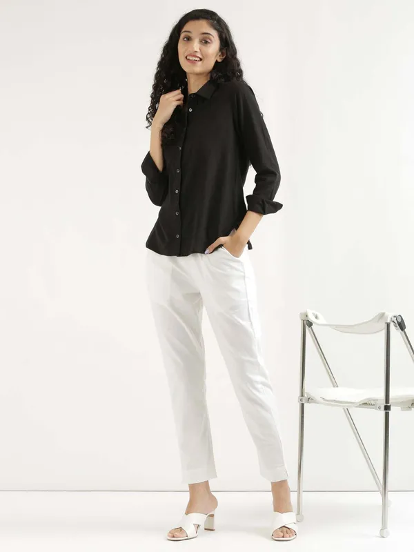 White_Cotton_Regular_Fit_Trouser_For_Women