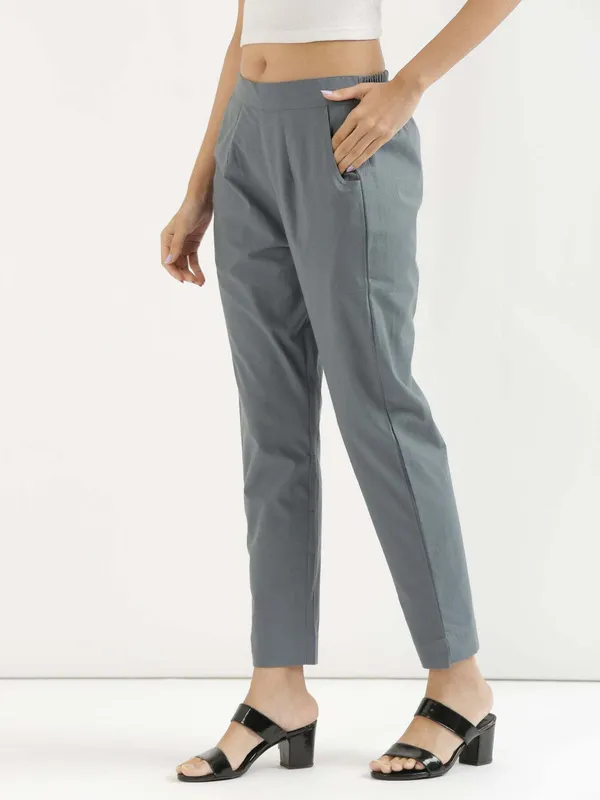 Grey_Cotton_Regular_Fit_Trouser_For_Women