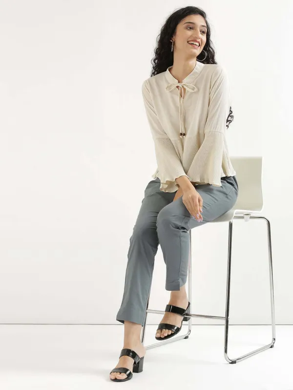 Grey_Cotton_Regular_Fit_Trouser_For_Women