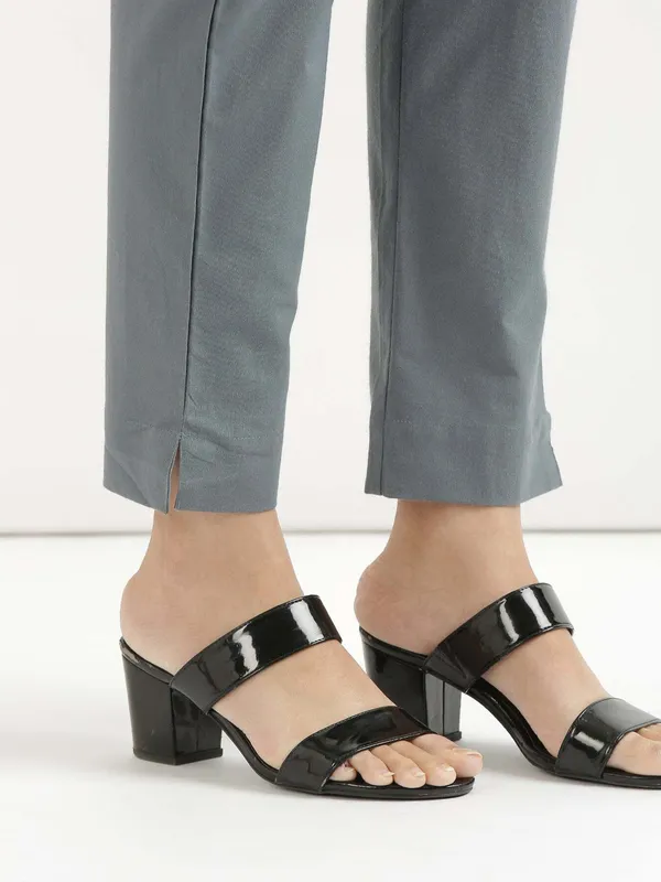Grey_Cotton_Regular_Fit_Trouser_For_Women