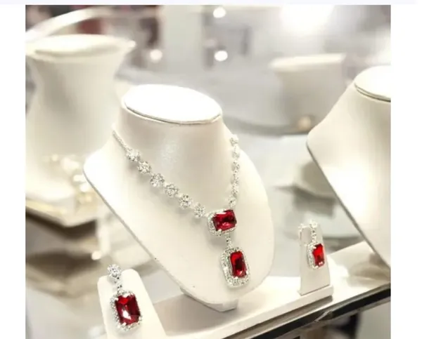 Feminine_Graceful_Jewellery_Sets