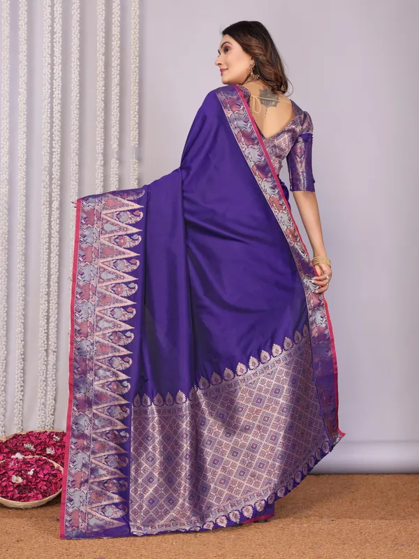 Blue_Banarasi_Silk_Saree_with_Exquisite_Golden_Zari_Weaving