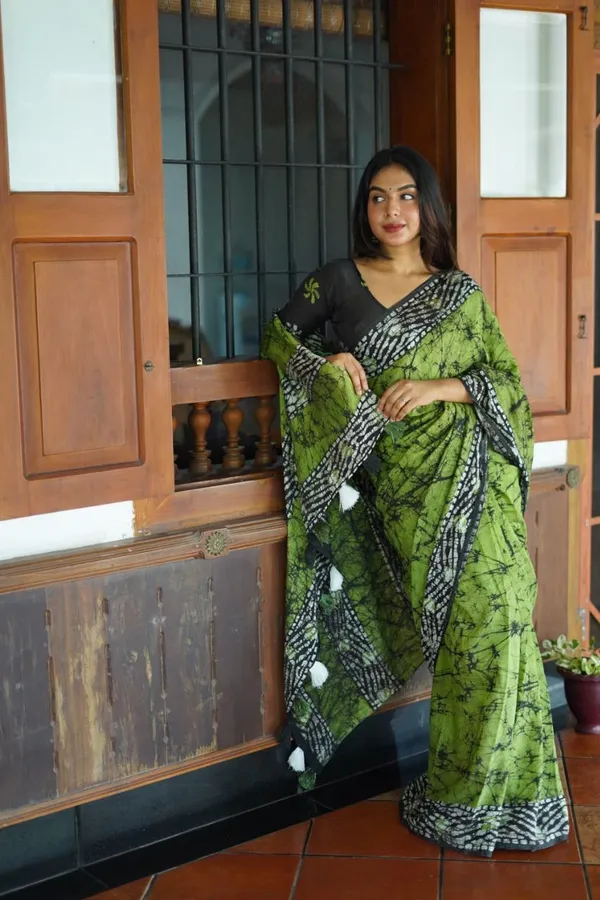 Green_Premium_Linen_Saree_For_Women