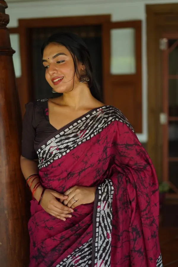 Pink_Premium_Linen_Saree_For_Women