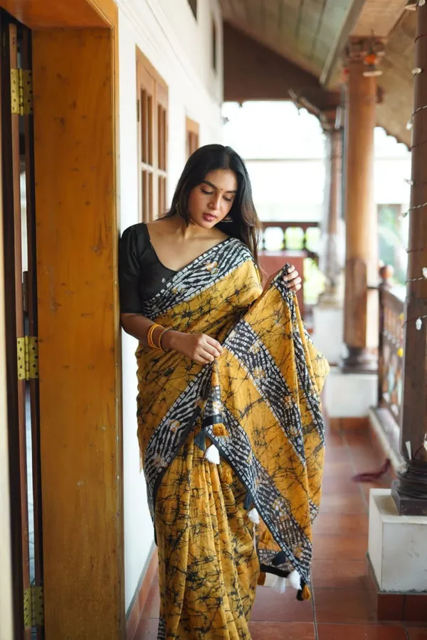 Yellow_Premium_Linen_Saree_For_Women