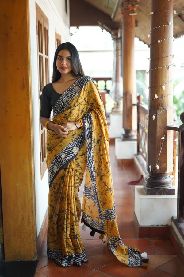 Yellow_Premium_Linen_Saree_For_Women