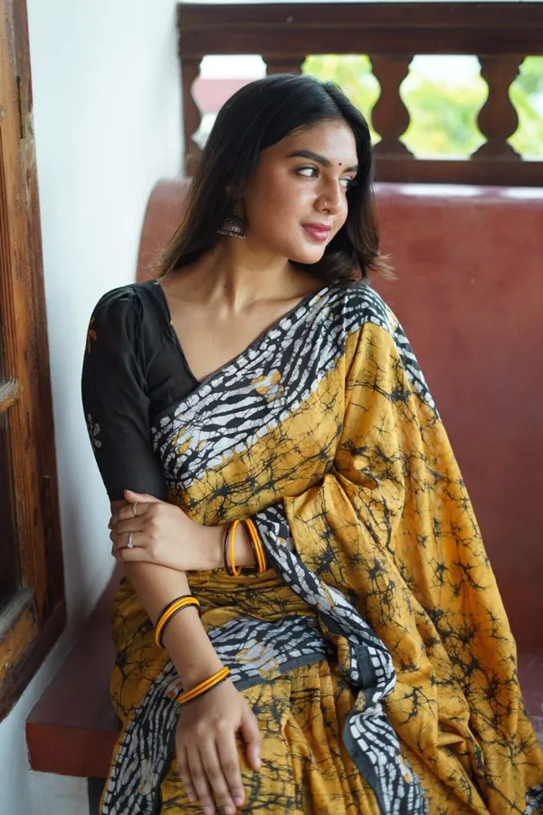 Yellow_Premium_Linen_Saree_For_Women