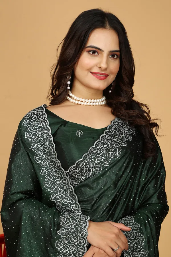 Green_Silk_Saree_With_Blouse_Piece_For_Women