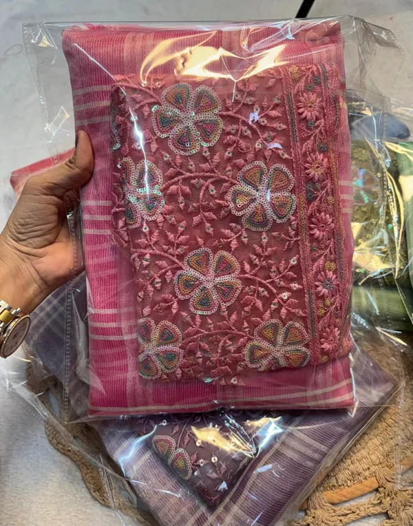 Pink_Chiffon_Saree_With_Blouse_For_Women