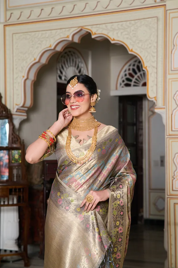 Grey_Banarasi_Organza_Saree_With_Tassels_Blouse_For_Women