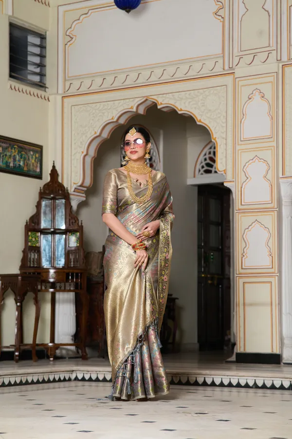 Grey_Banarasi_Organza_Saree_With_Tassels_Blouse_For_Women