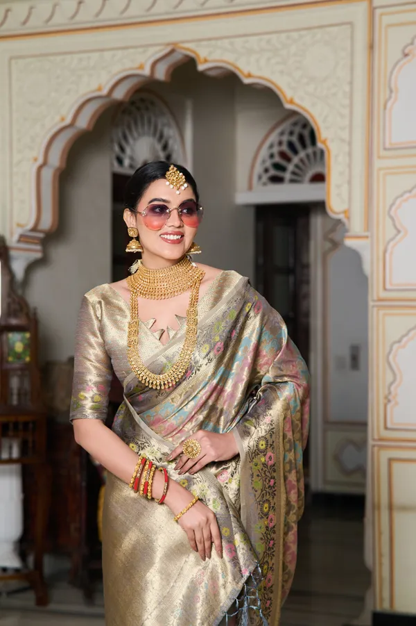 Grey_Banarasi_Organza_Saree_With_Tassels_Blouse_For_Women