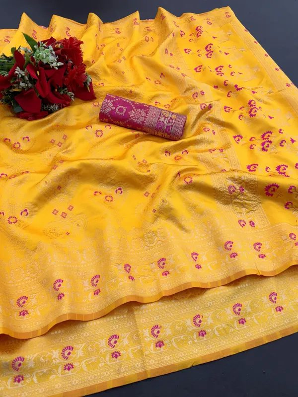 Yellow_Cotton_Blend_Woven_Banarasi_Saree_For_Women