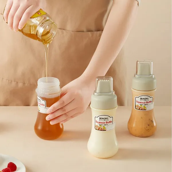 Plastic_Ketchup_Bottle_Container_(White)