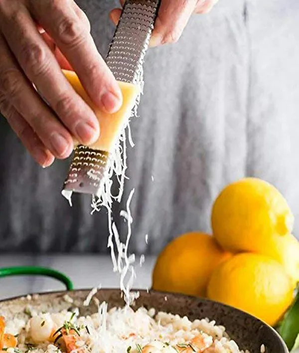 Stainless_Steel_Lemon_Long_Zester_And_Cheese_Grater