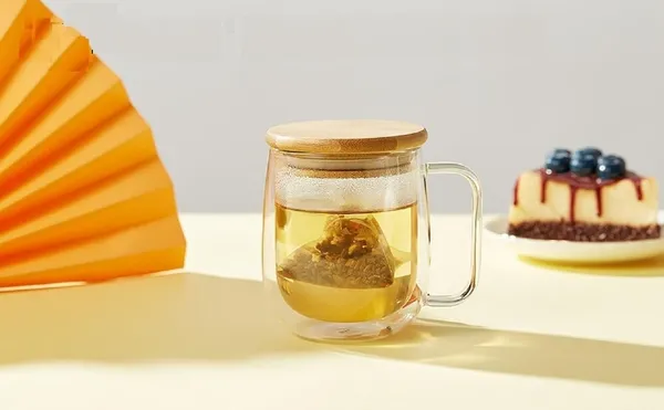 Double_Insulated_Clear_Glass_Coffee_Mug_with_Wooden_Lid