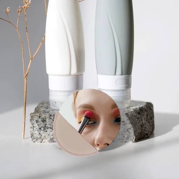 Compact_Hand_Mirror_Cosmetic_Tool_(Pink)