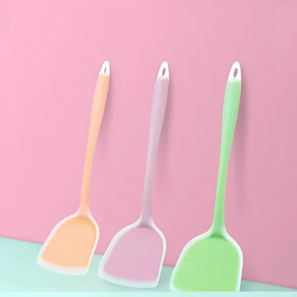Silicone_Flexible_Wok_Spatula_for_Cookware_(Orange)