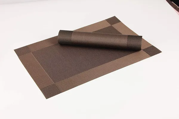 Combo_Of_4_Woven_Vinyl_Placemats_With_1_Pcs_Table_Runner_Set_(Brown)