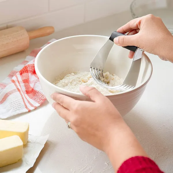 Stainless_Steel_Dough_Blender_Tool_With_Sharp_Blades