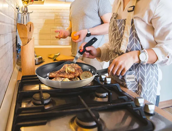 Silicone_Turner_Slotted_Spatula_for_Eggs,_Burgers