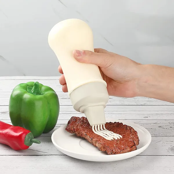 Plastic_Ketchup_Bottle_Container_(Red)