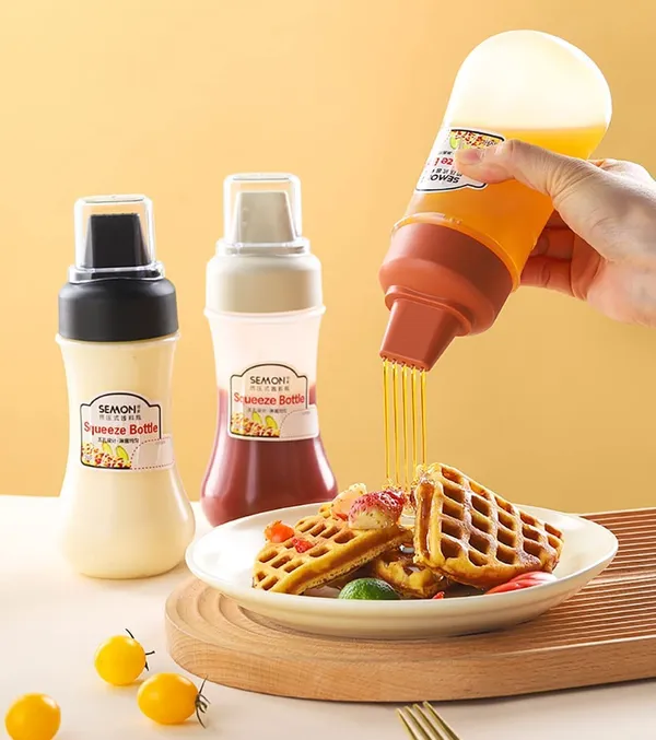 Plastic_Ketchup_Bottle_Container_(Black)