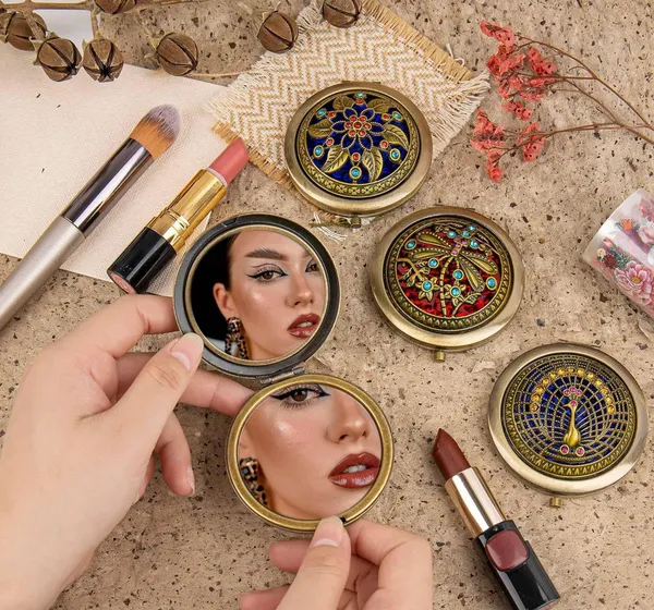 1_Piece_Compact_Hand_Mirror_Cosmetic_Tool