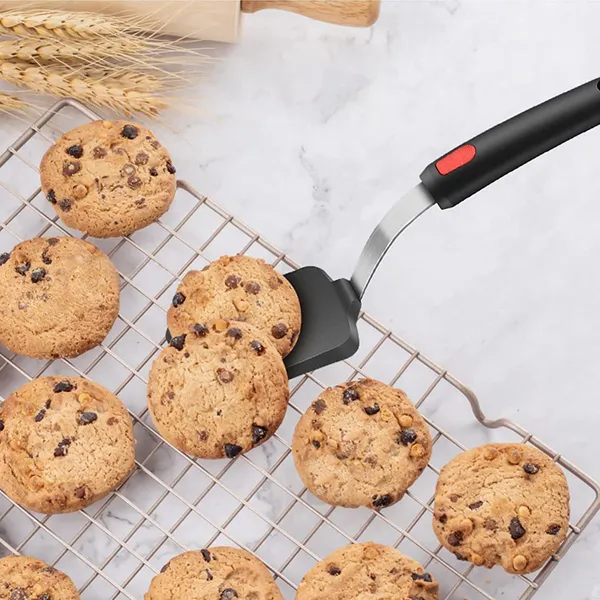 Silicone_Flexible_Turner_for_Kitchen_Spatula_(Black)