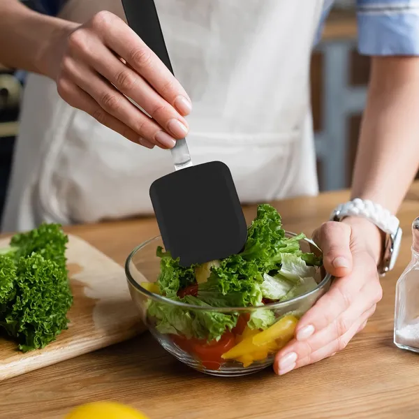Silicone_Flexible_Turner_for_Kitchen_Spatula_(Black)